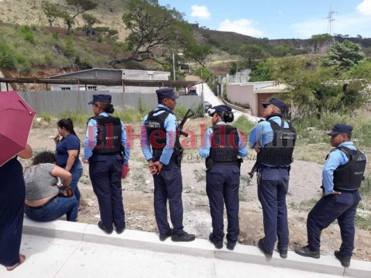 Intentan desalojar a 15 familias en colonia Loarque Sur de la capital