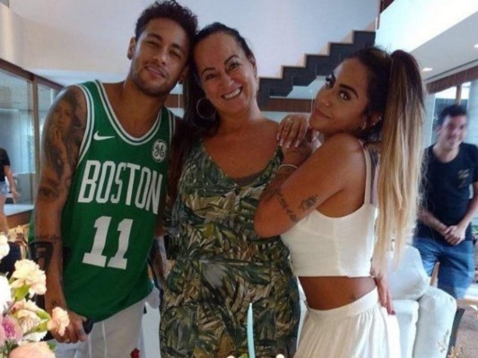 La madre de Neymar le suplica sobre el caso de violación: 'Perdona a esa mujer'&nbsp;&nbsp;