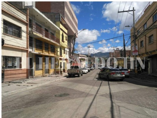 Comercios en Tegucigalpa cerraron dos horas antes que iniciara toque de queda