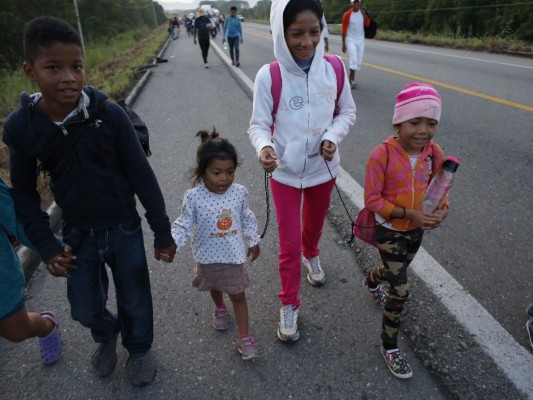 FOTOS: Ellos son los niños hondureños de la caravana migrante que buscan llegar a Estados Unidos