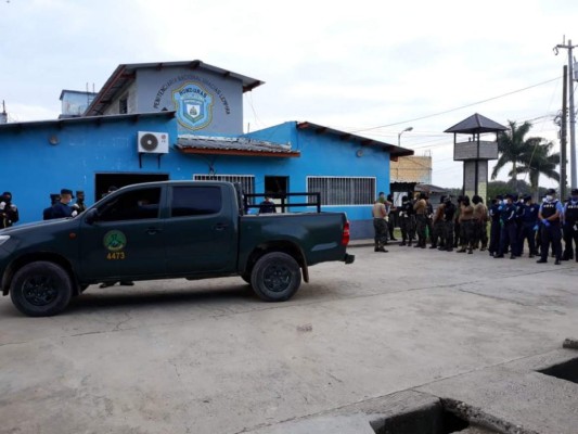 Decomisan dinero y armas cortopunzantes en centro penal de Lempira