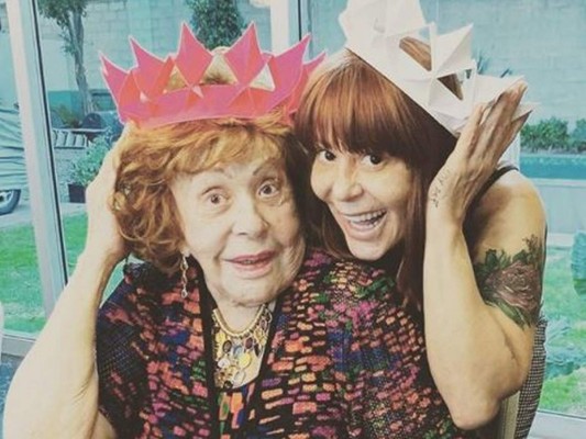 Silvia Pinal posa sin una gota de maquillaje por primera vez