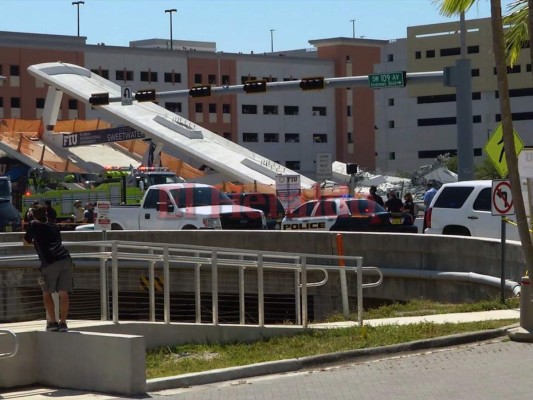 Impactantes imágenes del puente peatonal que colapsó en Miami