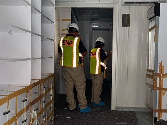 FOTOS: Así avanza la inspección de los 78 contenedores con hospitales móviles