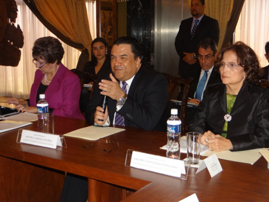 Honduras: diplomáticos se reúnen en Cancillería