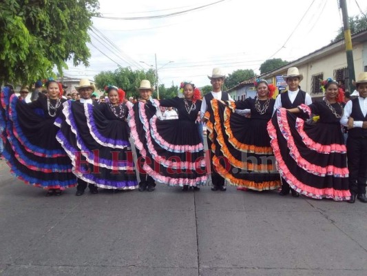 FOTOS: Color, alegría y fervor, así se viven los desfiles en Comayagua
