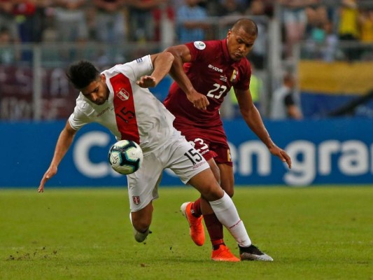 Perú sufre por el VAR y firma opaco 0-0 ante Venezuela por Copa América
