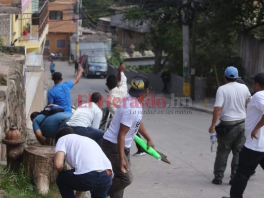 Armas, palos y piedras: Enfrentamiento entre pobladores y miembros PN