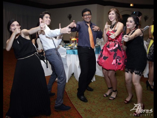 Elegante Cita Estudiantil cena de los seniors de la Elvel School