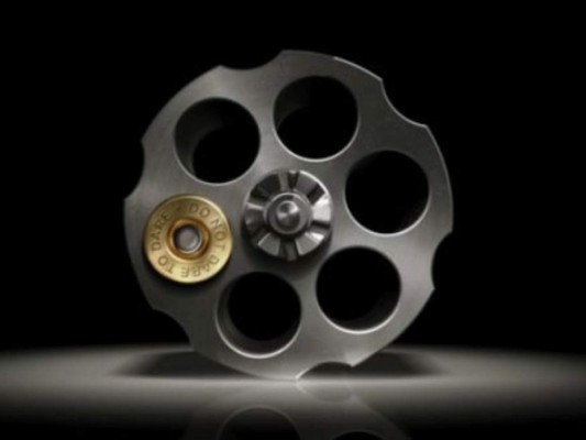 Así es la ruleta rusa, el juego por el que perdió la vida un guardia de seguridad en Honduras