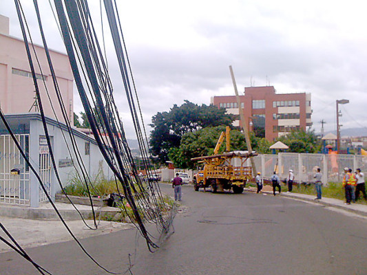 Accidente deja sin energía eléctrica por segundo día el sur de Tegucigalpa