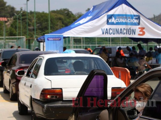 Con fluidez y orden avanza vacunación de adultos mayores en Parada Marte y UTH (FOTOS)