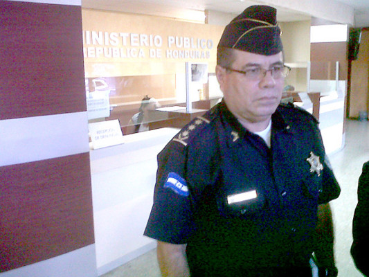Exvocero policial rinde declaración ante Fiscalía
