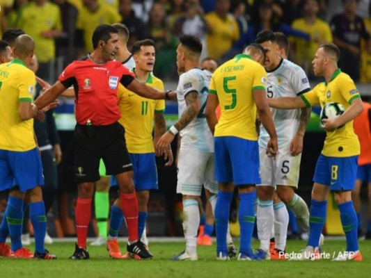 Federación de Argentina interpone queja ante Conmebol por 'errores arbitrales' vs Brasil