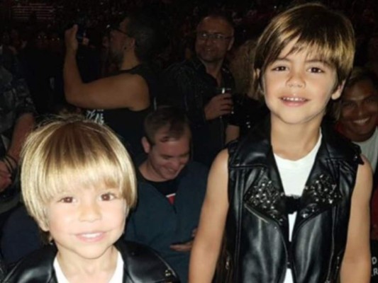 Hijos de Shakira y Piqué posaron con el River Plate, finalista de la Copa Libertadores