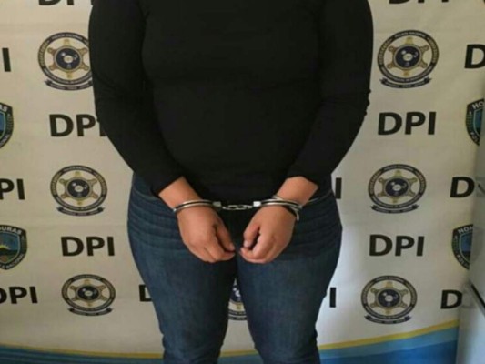 Capturan a mujer sospechosa de asaltar pasajeros de un taxi en Tegucigalpa