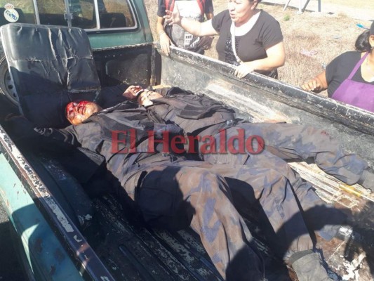 Dos muertos y 15 heridos deja un choque de camión y ambulancia