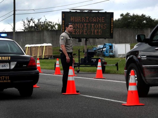 FOTOS: Huracán Sally amenaza EEUU con inundaciones mortales