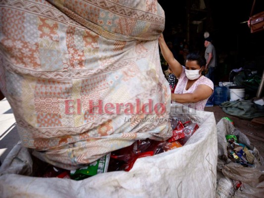 Sin hogar, sin empleo y sin ayuda: una familia que sufre la crisis de Eta y Iota (FOTOS)