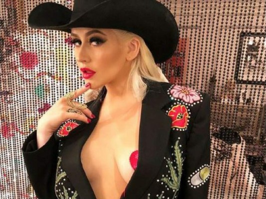 Cristina Aguilera derrocha sensualidad sin nada de ropa