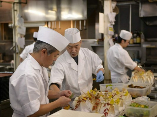 Une auberge japonaise réduit les heures de travail et double les ventes
