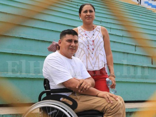 Aficionado con necesidad especial viaja desde Choluteca para ver a Ronaldinho Gaúcho