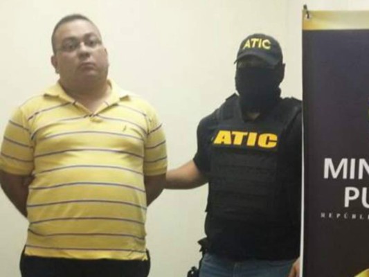 Cae falso doctor que estafaba a comunicadores y profesionales de Medicina Forense