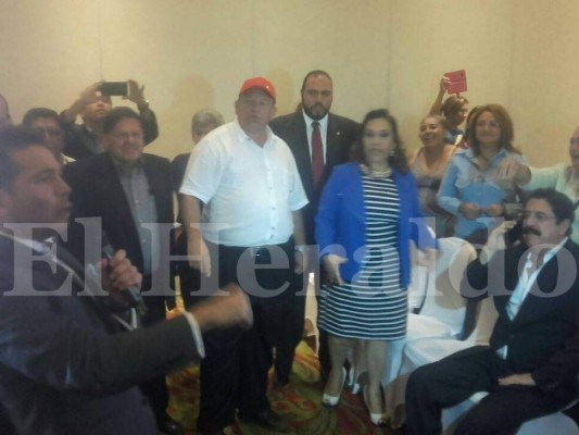 Libre irrumpe conferencia del venezolano Robert Carmona