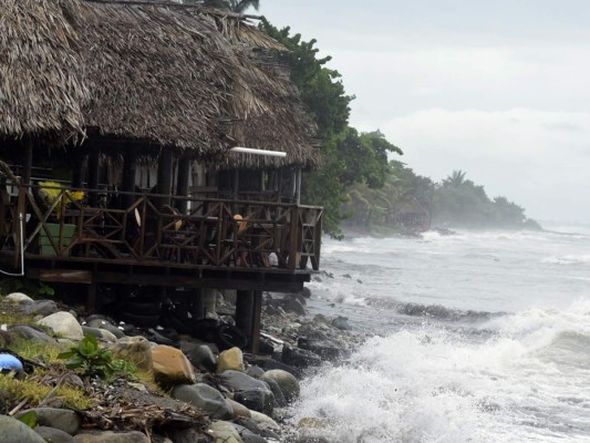 Así es el paso del huracán Earl por el territorio hondureño