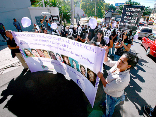 Mujeres exigen que se respeten sus derechos en las calles de la capital