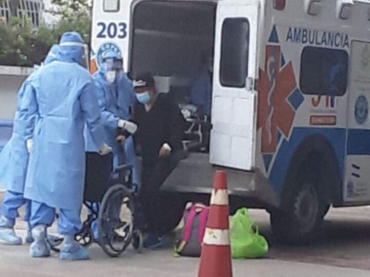 FOTOS: Así fue traslado de pacientes con Covid-19 al polideportivo de la UNAH