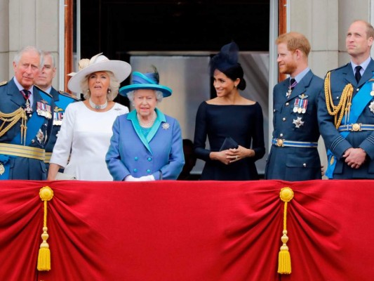 Reina Isabel convoca una reunión familiar tras la crisis provocada por Harry y Meghan