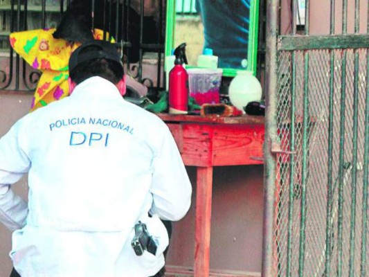 Sujetos vestidos de policías mataron a barbero y a su cliente en San Pedro Sula