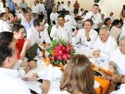 Así reaccionaron los hondureños tras la reunión de diputados de la oposición con Juan Orlando