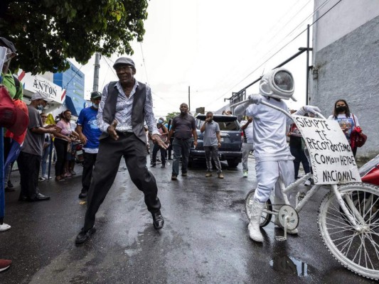 Entre llanto y música despiden a Johnny Ventura (FOTOS)
