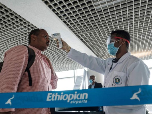 FOTOS: El mundo se recluye entre cierres de negocios y fronteras por coronavirus
