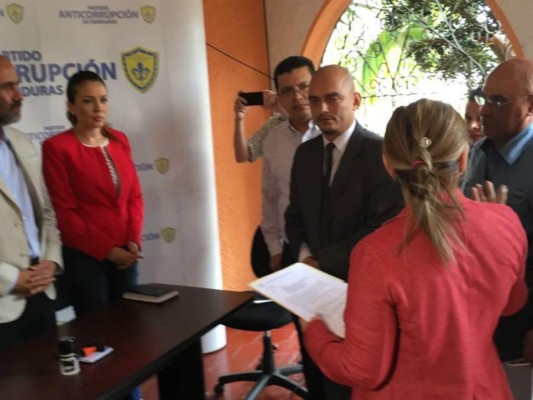 Honduras: Diputada Marlene Alvarenga notifica sobre creación de movimiento interno