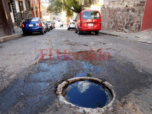 Cierran tramo de la cuesta Lempira por reparación de tuberías en la capital