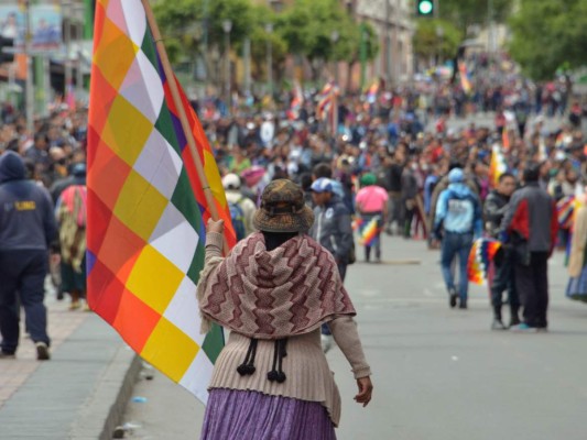Bolivia sumida en protestas tras renuncia de Evo y autoproclamación de Añez
