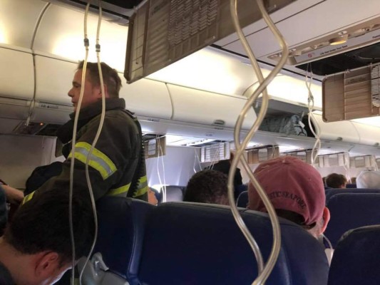 FOTOS: Así quedó el avión de Southwest tras el impacto de uno de sus motores