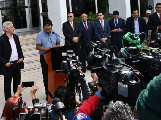 Evo Morales llega a México tras recibir asilo político