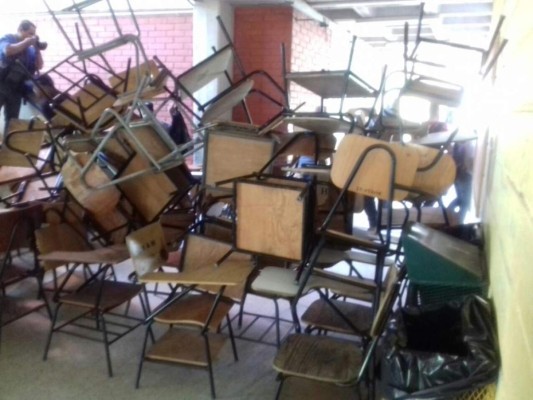 Miembros del MEU restringen acceso al edificio F1 en la UNAH