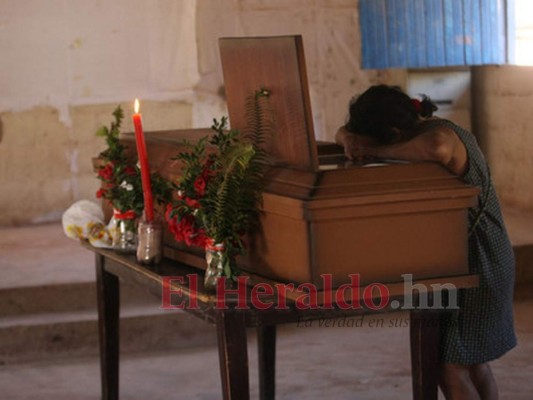 Sin velorios y fosas profundas: el protocolo para muertos por Covid-19 en Honduras