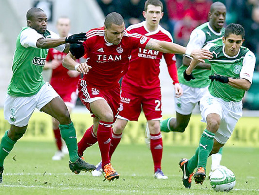 Pitbull Claros logra la salvación con el Hibernian