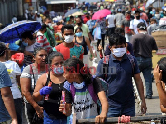 FOTOS: Relajados y como si no pasara nada, capitalinos circularon por la ciudad