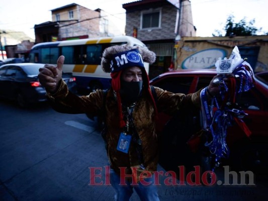 Afición azul le pone color a la final de ida entre Motagua y Comunicaciones (Fotos)