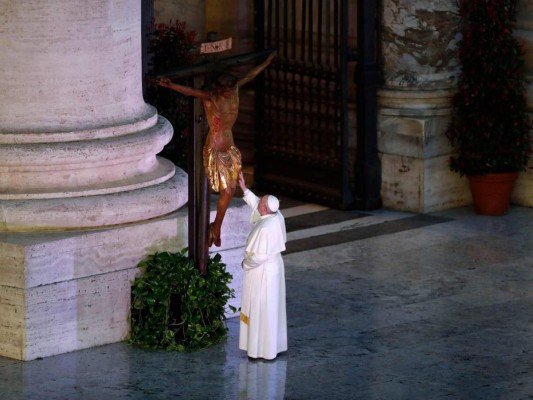 FOTOS: La bendición del Papa al mundo confinado por coronavirus