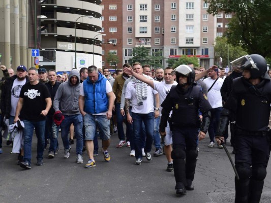 Siete heridos leves en enfrentamientos con la policía antes del Real Madrid-Legia&nbsp;&nbsp;