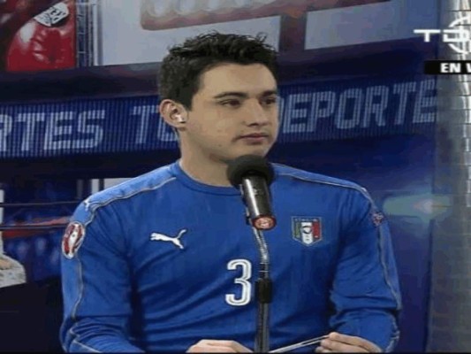 Allan Fajardo, el periodista con una carrera en ascenso y una fuerte polémica