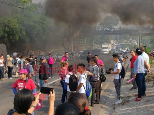 FOTOS: Calles bloqueadas y clases paralizadas deja jornada de protestas en Honduras